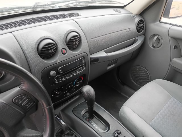 2006 LIBERTY SPORT 4X4 (4).jpg